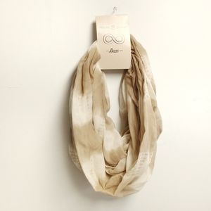 NWT Bass Figure 8 Tan & White Scarf